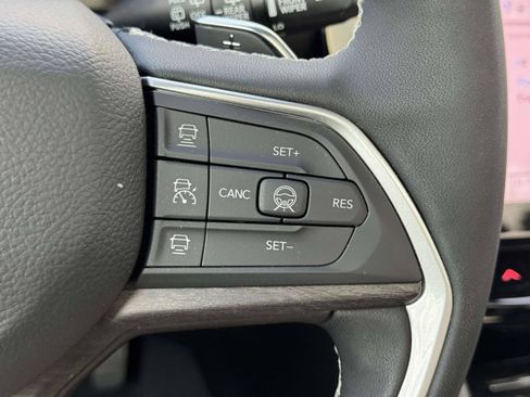 Used 2026 Jeep Grand Cherokee Limited AWD/4WD image 21