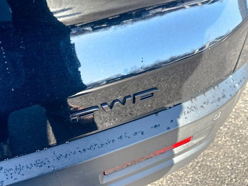 Used 2021 GMC Acadia SLT w/ Elevation Edition image 12