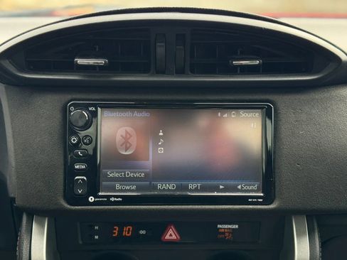 Used 2018 Toyota 86 RWD image 20