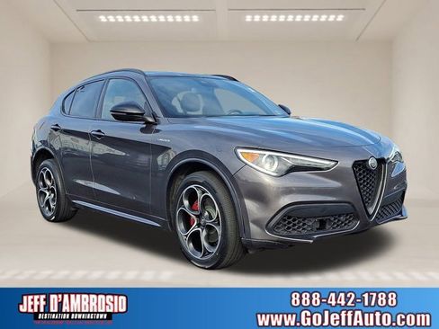 Used 2022 Alfa Romeo Stelvio Veloce image 1