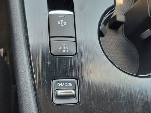 Used 2024 Nissan Rogue SV FWD image 31