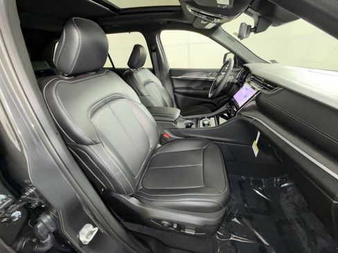 New 2025 Jeep Grand Cherokee Limited w/ Luxury Tech Group II image 27