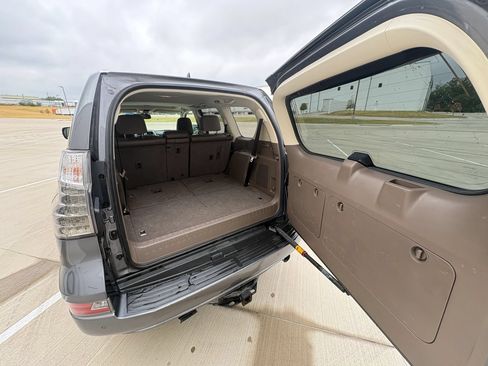 Used 2015 Lexus GX 460 w/ Premium Package AWD/4WD image 18