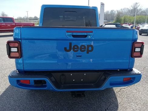 Used 2022 Jeep Gladiator Overland image 4