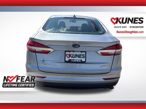 Used 2020 Ford Fusion SE image 9