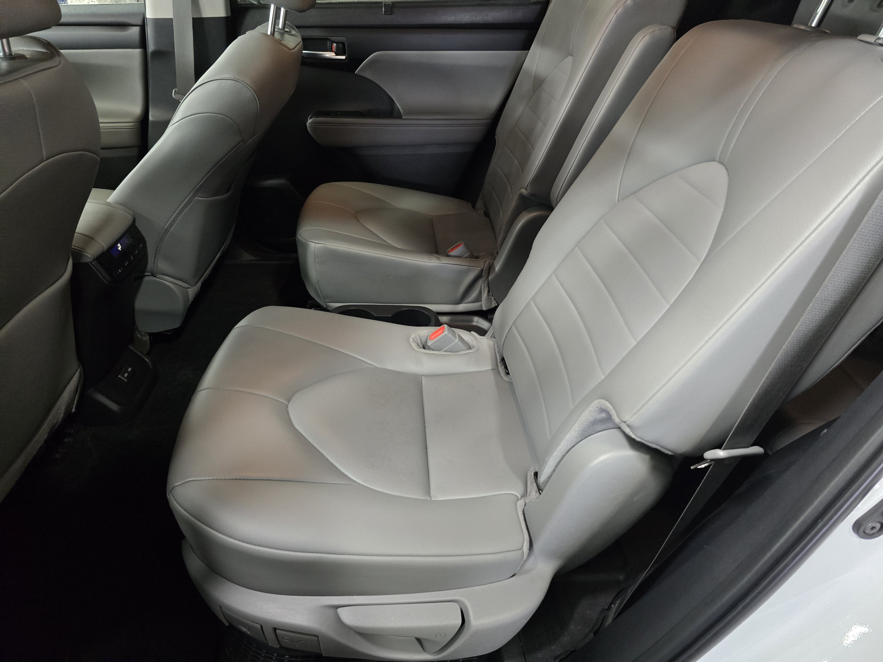 Certified 2026 Toyota Highlander XLE AWD/4WD image 6
