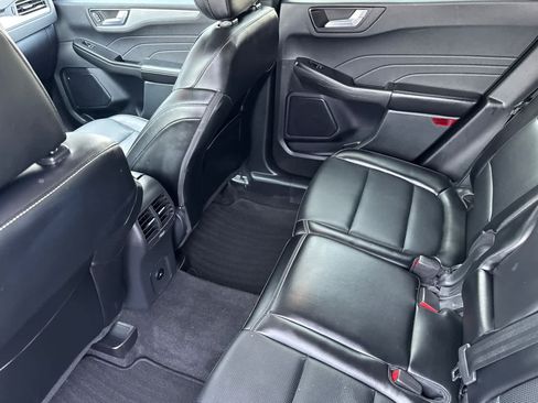 Certified 2025 Ford Escape Platinum AWD/4WD image 4