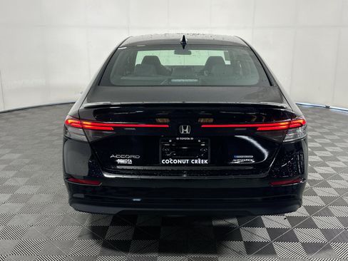 Used 2025 Honda Accord Sport image 4