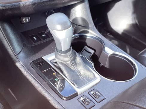 Used 2015 Toyota Highlander XLE image 30