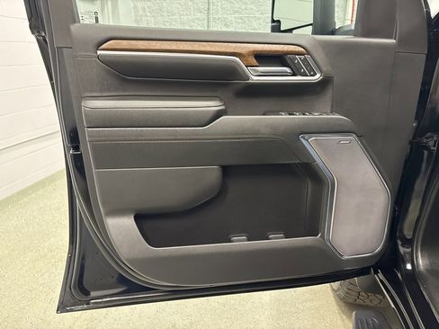 Used 2024 Chevrolet Silverado 2500 High Country w/ High Country Premium Package image 15