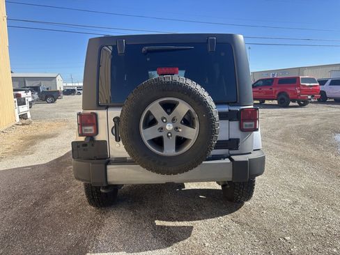 Used 2015 Jeep Wrangler Unlimited Sport image 6