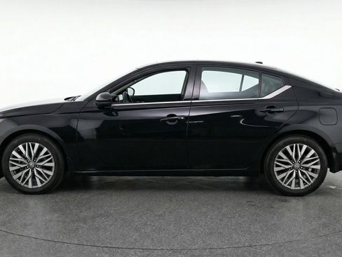Used 2025 Nissan Altima 2.5 SV image 5