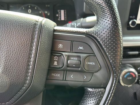 Used 2025 Toyota Tacoma SR5 AWD/4WD image 31
