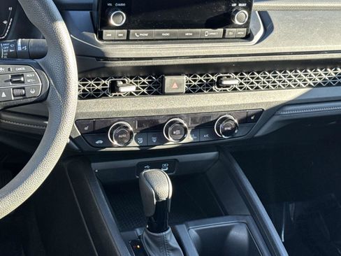 Certified 2025 Honda Accord SE image 4