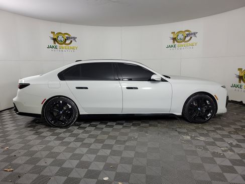 Certified 2023 BMW 760i xDrive image 4