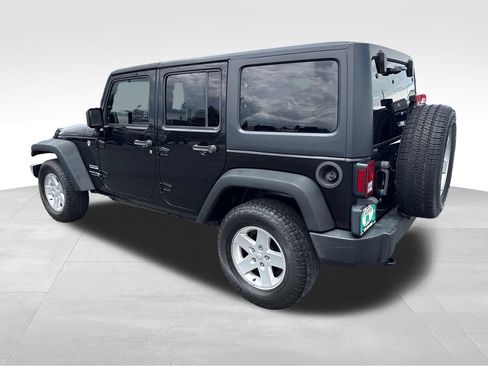Used 2018 Jeep Wrangler Unlimited Sport S AWD/4WD image 3