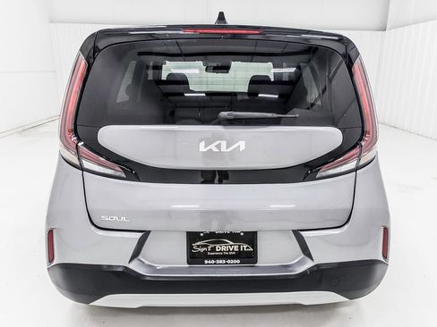 Used 2023 Kia Soul LX FWD image 6