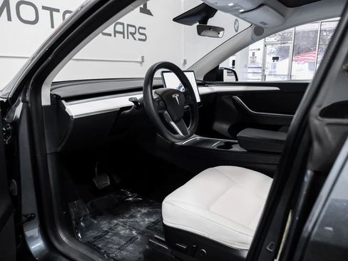 Used 2023 Tesla Model Y Long Range AWD/4WD image 3