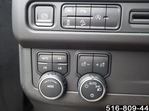 Used 2023 Chevrolet Suburban Premier AWD/4WD image 22