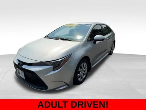 Used 2025 Toyota Corolla LE FWD image 2