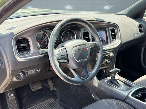 Used 2019 Dodge Charger SXT RWD image 4