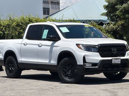 Used 2025 Honda Ridgeline Black Edition image 2