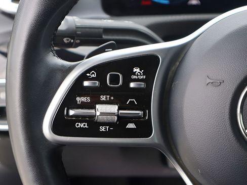 Used 2022 Mercedes-Benz CLA 250 4MATIC image 31