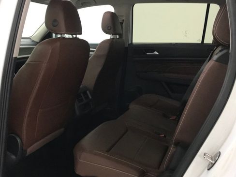Used 2023 Volkswagen Atlas SE w/ Panoramic Sunroof Package FWD image 12