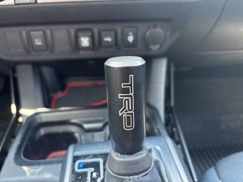 Used 2020 Toyota Tacoma TRD Sport AWD/4WD image 18