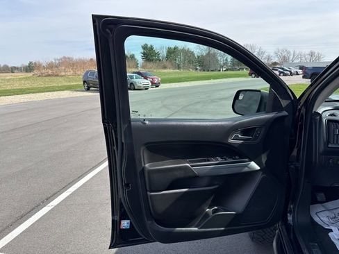 Used 2022 Chevrolet Colorado ZR2 w/ ZR2 Midnight Special Edition image 13