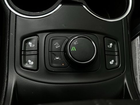 Used 2024 GMC Terrain SLE w/ Driver Convenience Package FWD image 22
