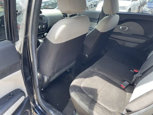 Used 2016 Kia Soul FWD image 19