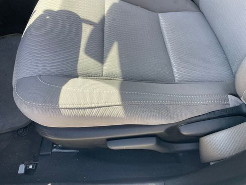 Used 2015 Toyota Corolla LE FWD image 10