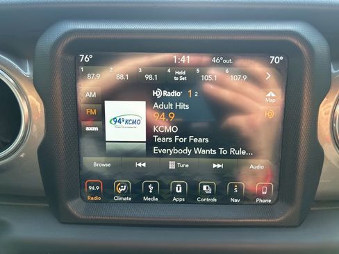 Used 2018 Jeep Wrangler Unlimited Sahara image 26