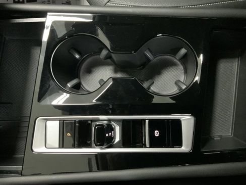 Used 2025 Volkswagen Atlas SE AWD/4WD image 41