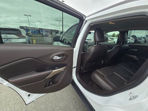 Used 2017 Jeep Cherokee Trailhawk image 18