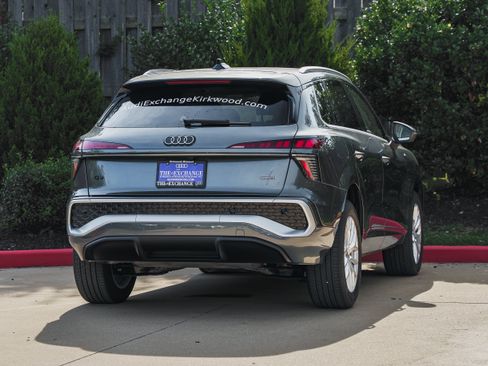 Certified 2026 Audi Q3 quattro 2.0T AWD/4WD image 3