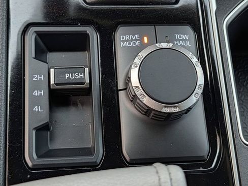 Used 2025 Toyota Tundra Limited AWD/4WD image 15
