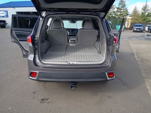 Used 2018 Toyota Highlander Limited Platinum image 8