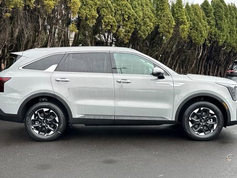 New 2026 Kia Sorento S image 2