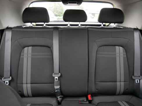 Used 2022 Hyundai Venue SEL FWD image 13
