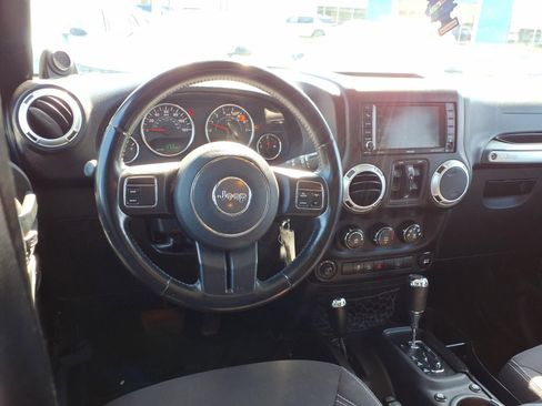Used 2014 Jeep Wrangler Unlimited Sahara w/ Dual Top Group AWD/4WD image 6