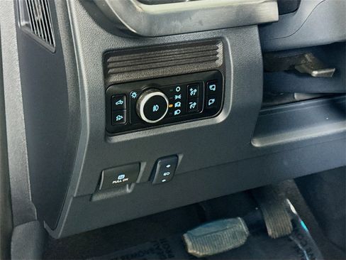 Used 2025 Ford F250 Lariat image 10