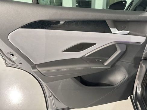 Used 2025 Volkswagen Tiguan SE image 19