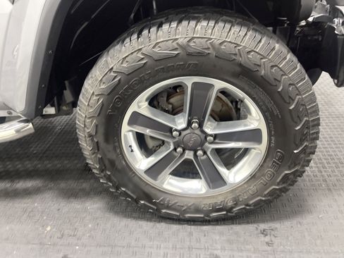 Used 2018 Jeep Wrangler Unlimited Sahara image 28
