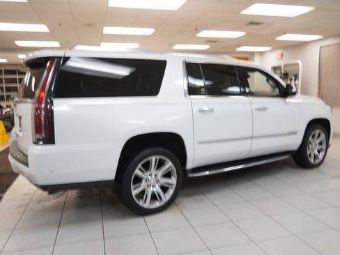 Used 2019 Cadillac Escalade ESV Luxury image 15