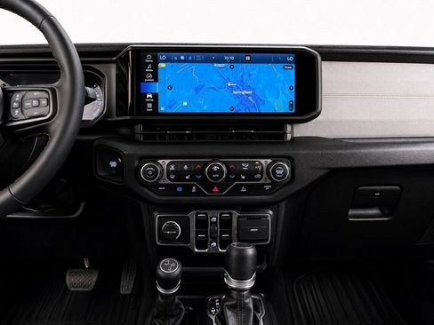 Used 2024 Jeep Wrangler Unlimited w/ Convenience Group AWD/4WD image 32