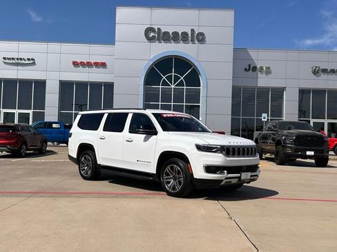 Used 2024 Jeep Wagoneer L Series II w/ Flexible Seating Group image 1