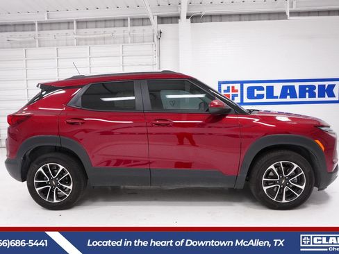 Used 2025 Chevrolet TrailBlazer LT w/ Convenience Package image 4