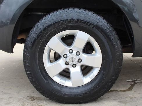 Used 2010 Nissan Frontier SE w/ SE Value Truck Pkg image 11